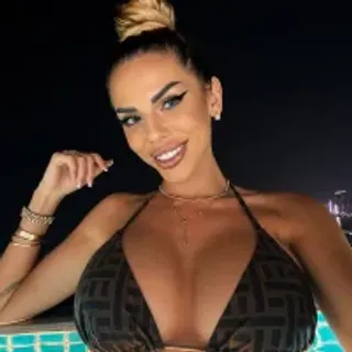 Profile photo of love_chloee__