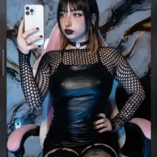 Profile photo of _weird_sativa