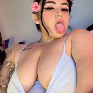 Profile photo of halana_squirts