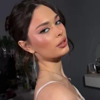 Profile photo of mia__nixon