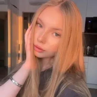 Profile photo of carolinenine