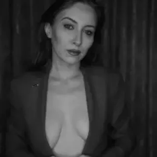 Profile photo of emberluna_