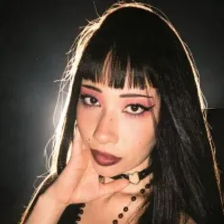 Profile photo of ravenelle_