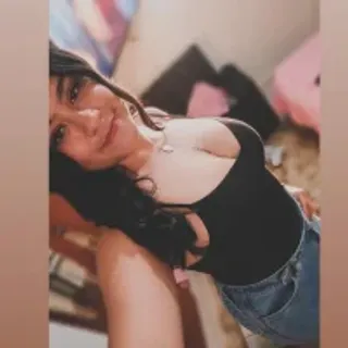 Profile photo of leslyy19_