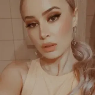Profile photo of crystalmoon___