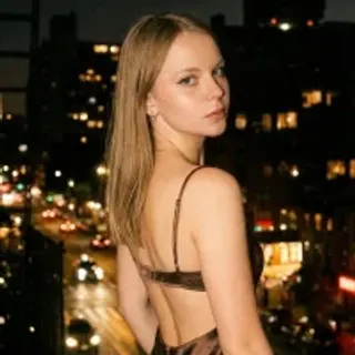 Profile photo of sophie_peach_