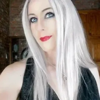 Profile photo of hollbunny_voxi