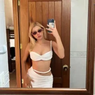 Profile photo of lili_monroe