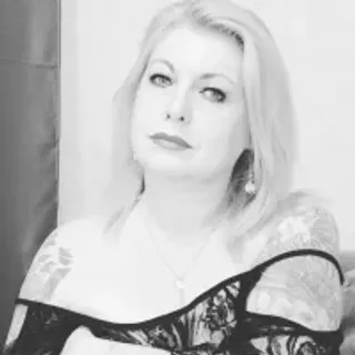 Profile photo of -yourwoman-