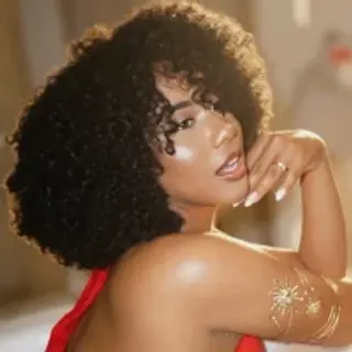 Profile photo of hilaryebony_