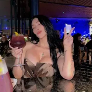 Profile photo of angela_isabella