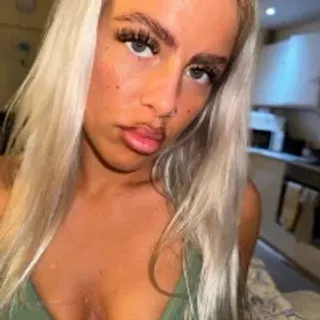 Profile photo of blondebaddiexo