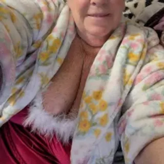 Profile photo of playful_milf_demi