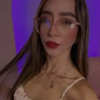 Profile photo of helen_foxyy