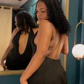 Profile photo of ariana_noir